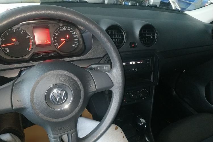 Used Volkswagen Jetta 2015 1.6L Automatic Fashion Model Center Console