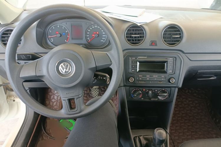 Used Volkswagen Jetta 2015 Zhuihui Edition 1.4L Manual Fashion Model Center Console