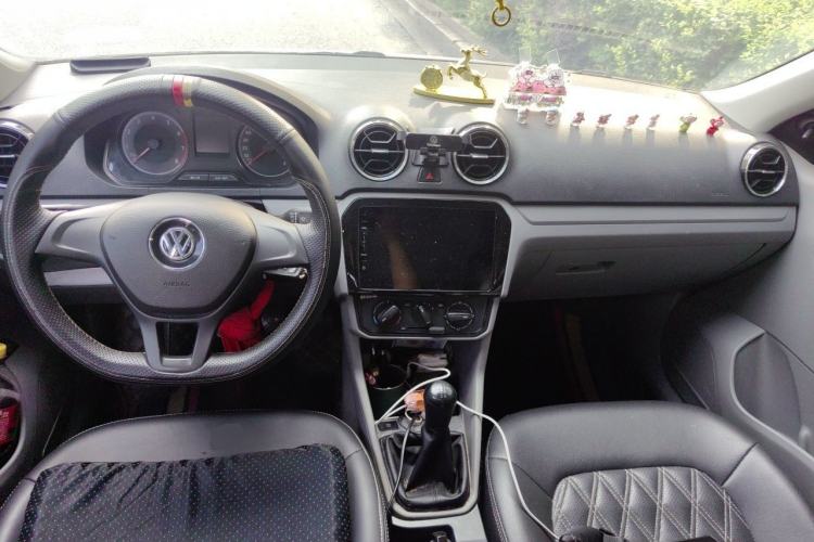 Used Volkswagen Jetta 2015 1.6L Manual Fashion Edition Center Console