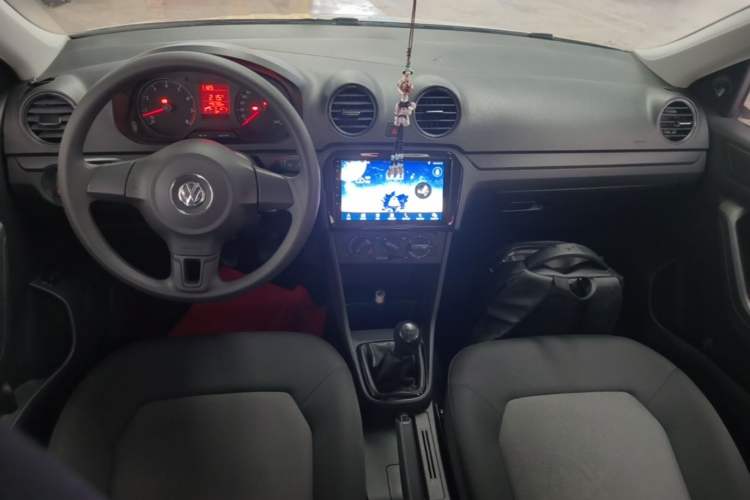 Used Volkswagen Jetta 2015 1.6L Manual Fashion Edition Center Console