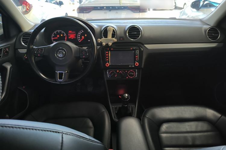 Used Volkswagen Jetta 2015 1.4L Manual Comfort Model Center Console