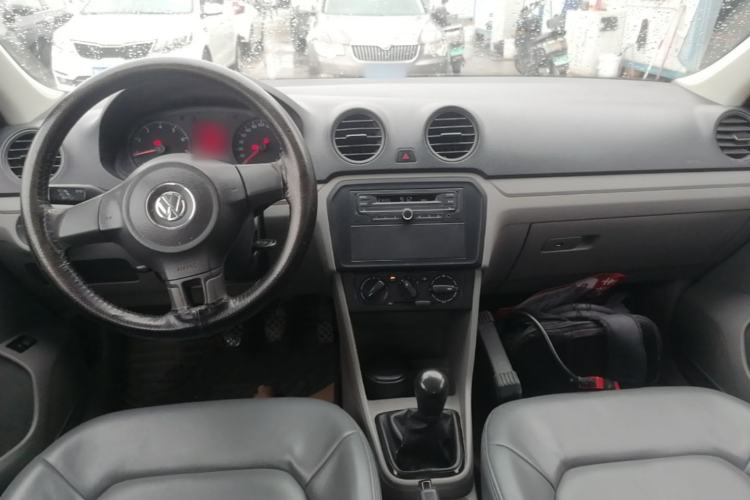 Used Volkswagen Jetta 2015 1.6L Manual Fashion Edition Center Console
