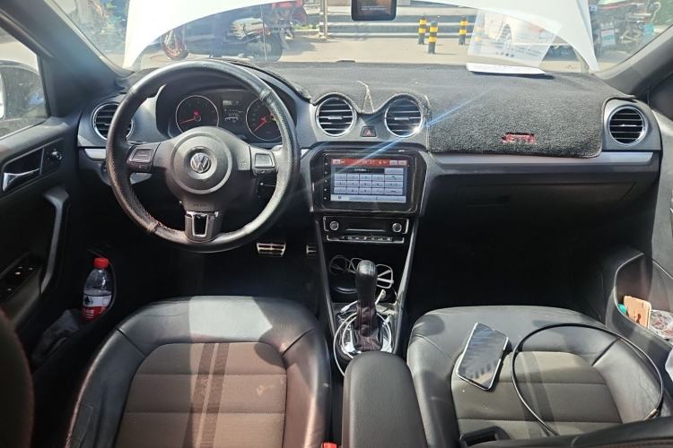 Used Volkswagen Jetta 2015 1.4TSI Automatic Sport Model Center Console