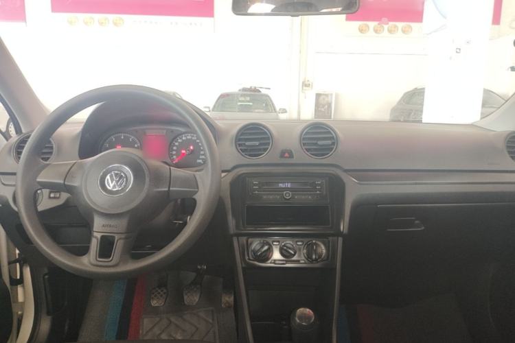 Used Volkswagen Jetta 2015 1.6L Manual Fashion Edition Center Console
