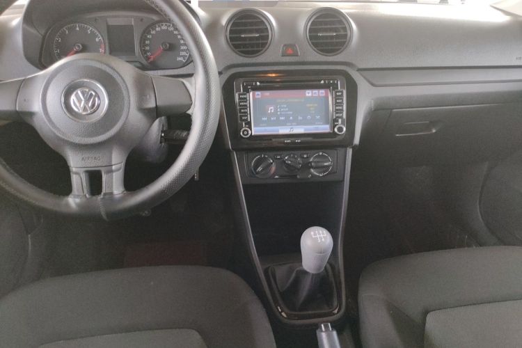 Used Volkswagen Jetta 2015 Value Edition 1.6L Manual Fashionable Style Center Console