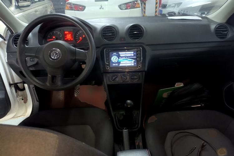 Used Volkswagen Jetta 2015 Value Edition 1.6L Manual Fashionable Style Center Console