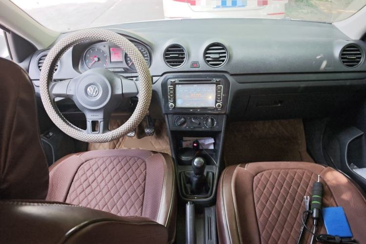 Used Volkswagen Jetta 2015 Value Edition 1.6L Manual Fashionable Style Center Console