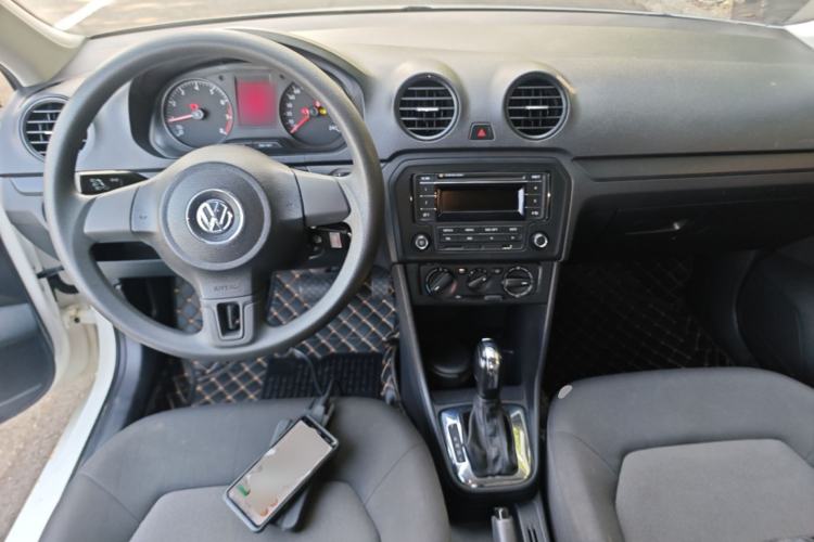 Used Volkswagen Jetta 2015 Value Edition 1.6L Automatic Fashion Version Center Console