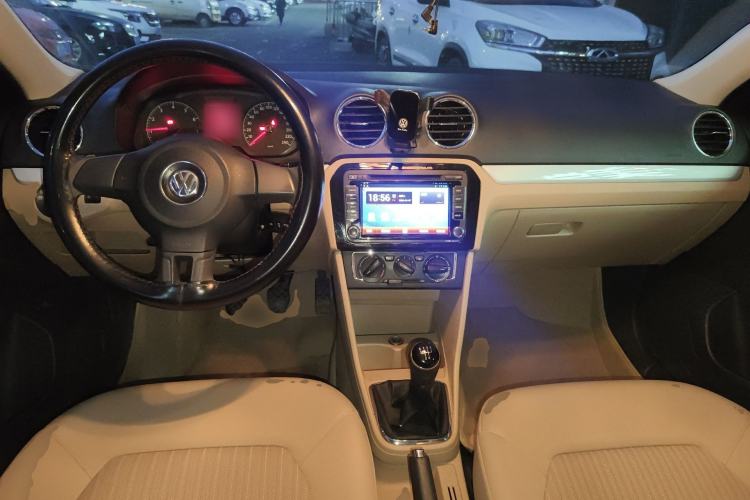 Used Volkswagen Jetta 2015 1.6L Manual Comfort Model Center Console