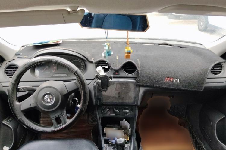 Used Volkswagen Jetta 2015 1.4L Manual Fashion Model Center Console