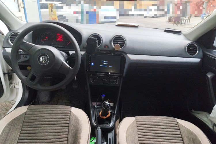 Used Volkswagen Jetta 2015 1.6L Manual Comfort Model Center Console