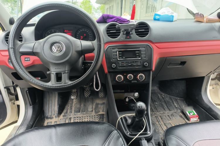 Used Volkswagen Jetta 2015 Zhuihui Edition 1.4L Manual Fashion Model Center Console