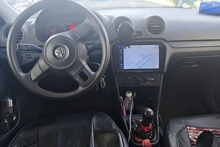 Used Volkswagen Jetta 2015 1.6L Manual Fashion Edition Center Console