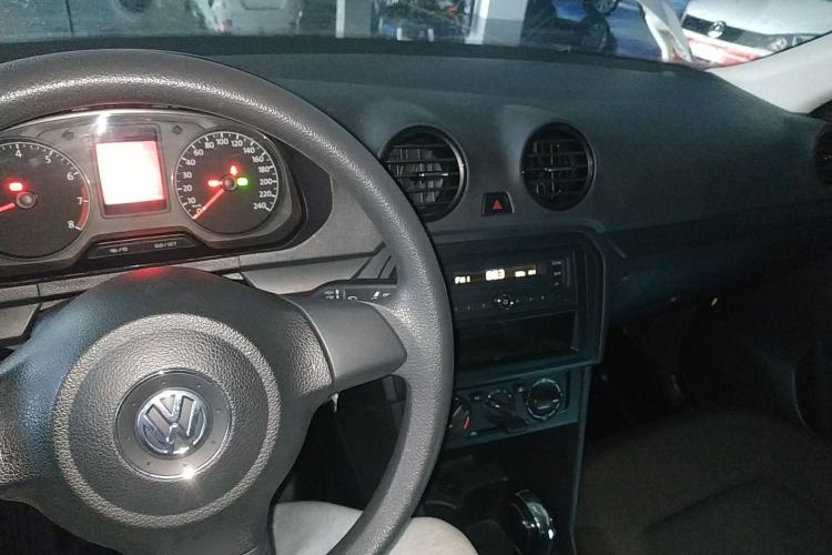 Used Volkswagen Jetta 2015 1.6L Automatic Fashion Model Center Console