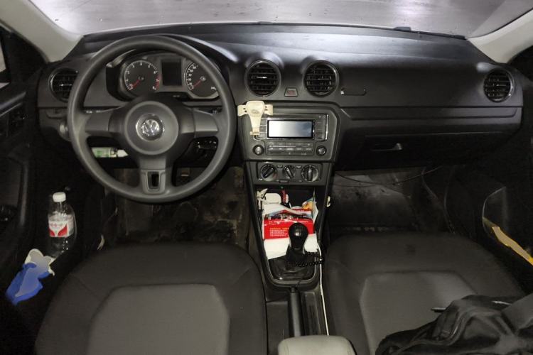 Used Volkswagen Jetta 2015 Zhuihui Edition 1.4L Manual Fashion Model Center Console