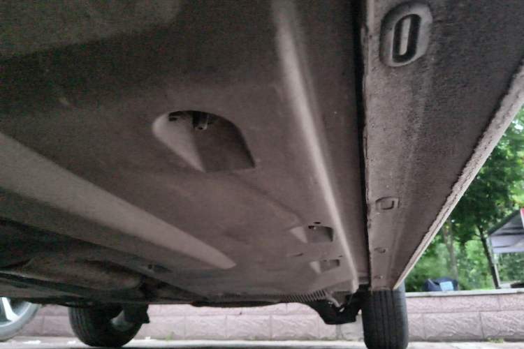 Used Volkswagen Jetta 2015 1.6L Manual Comfort Model Chassis Front Left