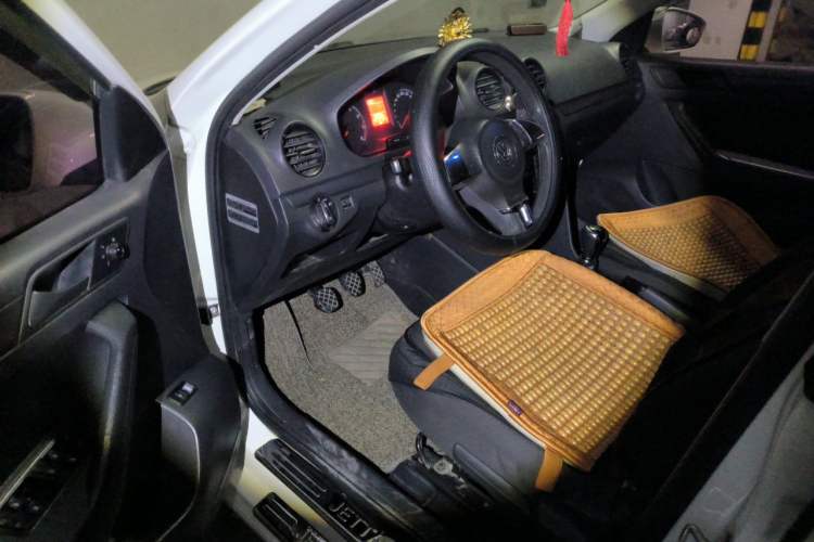 Used Volkswagen Jetta 2015 Zhuihui Edition 1.4L Manual Fashion Model Driver Seat