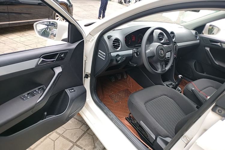 Used Volkswagen Jetta 2015 1.6L Manual Comfort Model Driver Seat