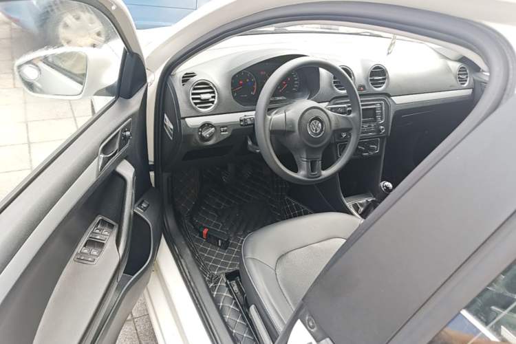 Used Volkswagen Jetta 2015 1.6L Manual Comfort Model Driver Seat
