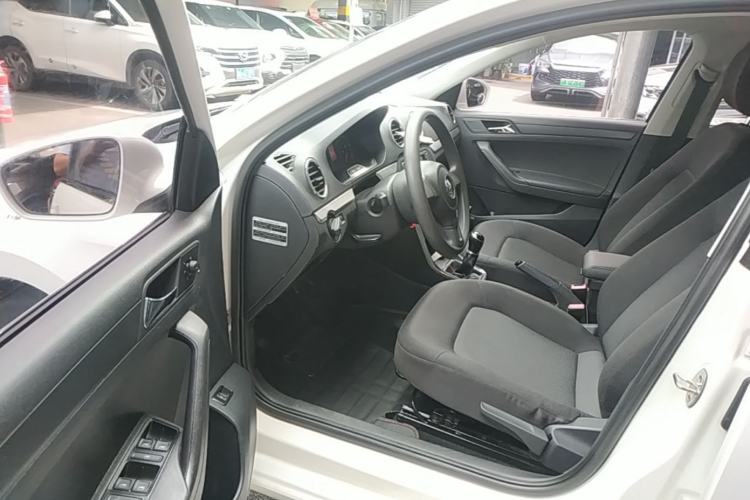 Used Volkswagen Jetta 2015 Value Edition 1.6L Manual Fashionable Style Driver Seat