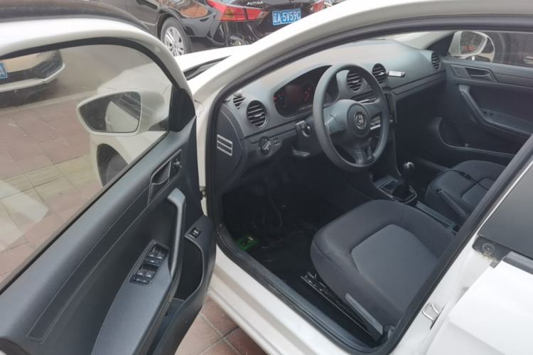 Used Volkswagen Jetta 2015 Value Edition 1.6L Manual Fashionable Style Driver Seat