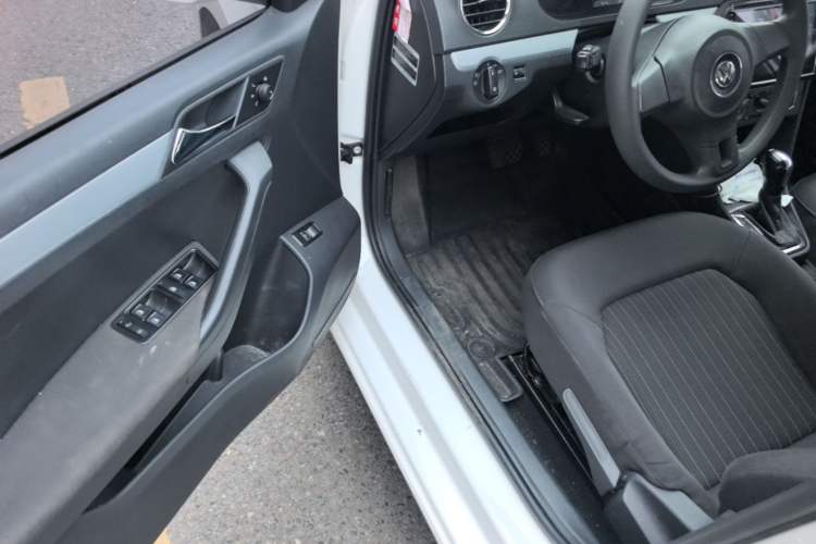 Used Volkswagen Jetta 2015 Value Edition 1.6L Automatic Comfort Version Driver Seat