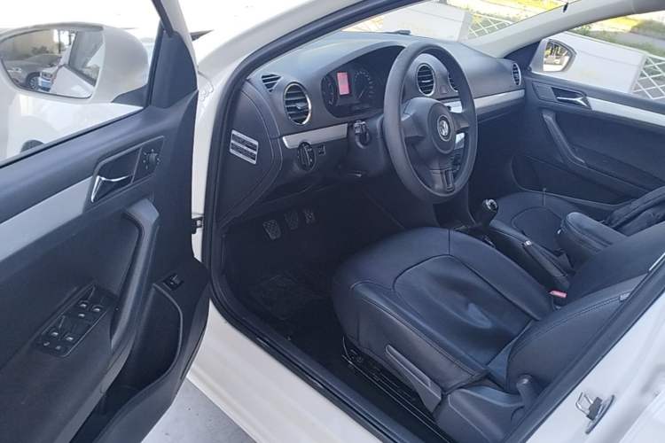 Used Volkswagen Jetta 2015 Zhuihui Edition 1.6L Manual Comfort Model Driver Seat