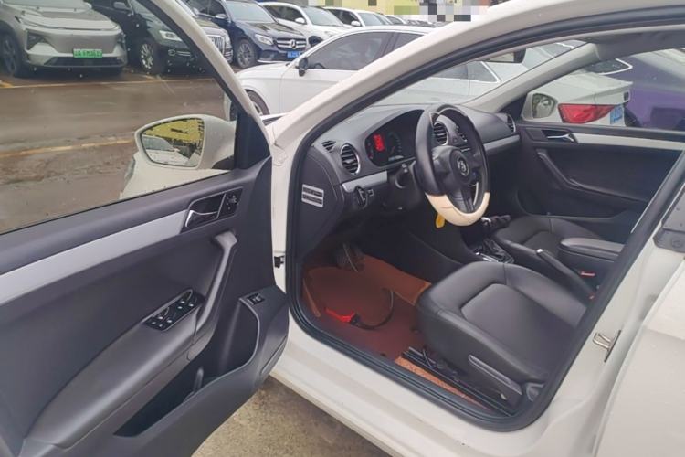 Used Volkswagen Jetta 2015 Value Edition 1.6L Automatic Comfort Version Driver Seat