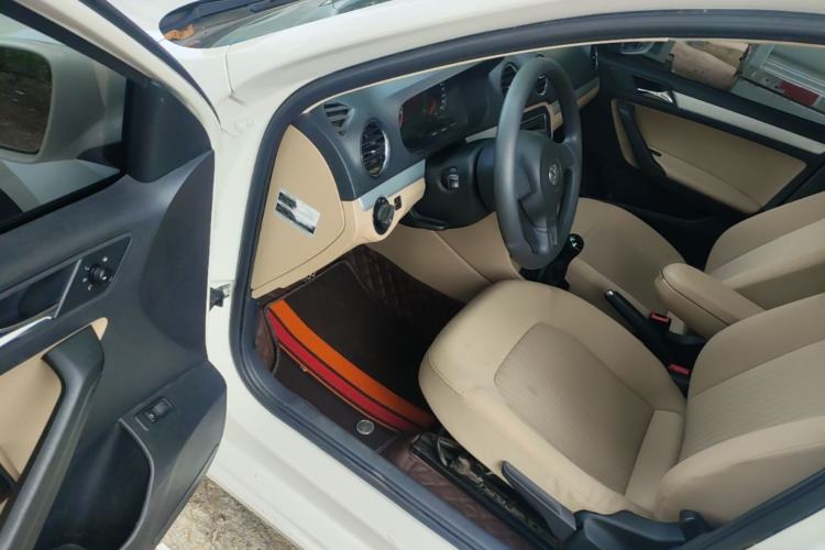 Used Volkswagen Jetta 2015 1.6L Manual Comfort Model Driver Seat