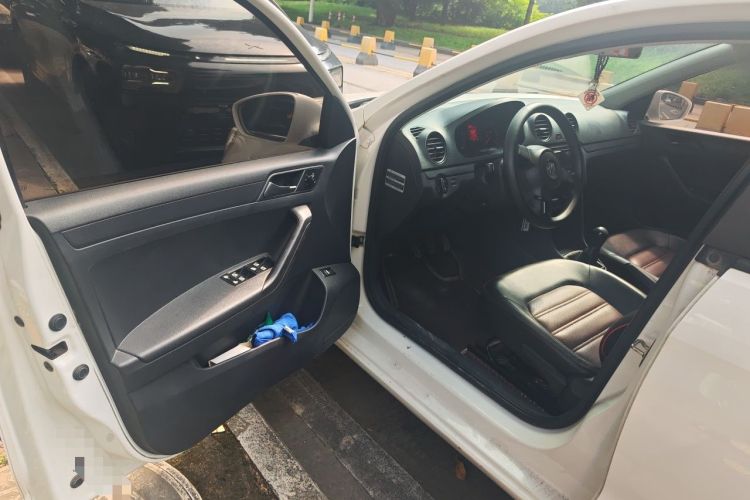 Used Volkswagen Jetta 2015 Value Edition 1.6L Manual Fashionable Style Driver Seat
