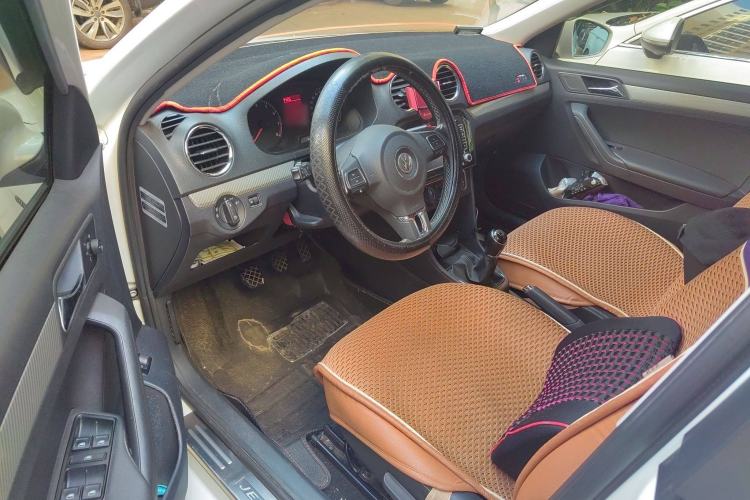 Used Volkswagen Jetta 2015 Zhihui Edition 1.4L Manual Comfort Model Driver Seat