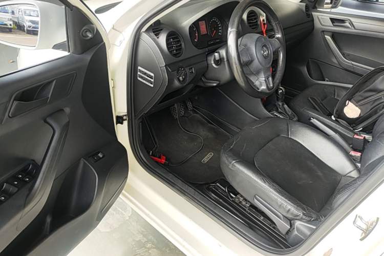 Used Volkswagen Jetta 2015 1.6L Automatic Fashion Model Driver Seat