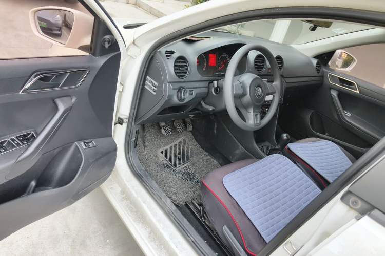 Used Volkswagen Jetta 2015 1.6L Manual Fashion Edition Driver Seat