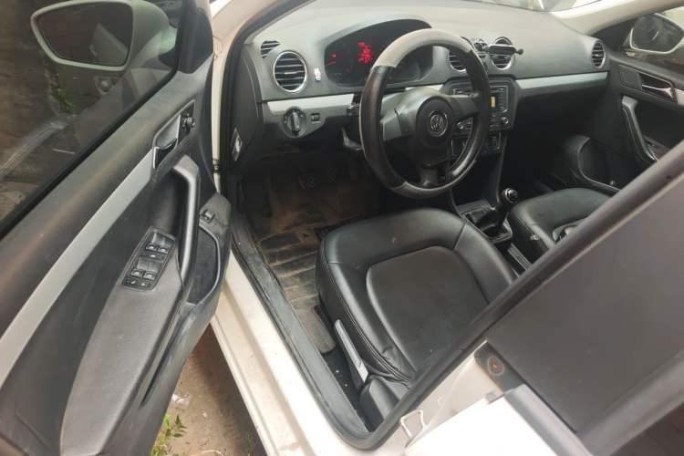 Used Volkswagen Jetta 2015 1.6L Manual Comfort Model Driver Seat