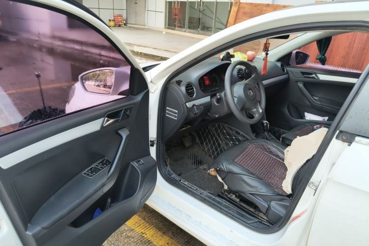 Used Volkswagen Jetta 2015 Value Edition 1.6L Automatic Comfort Version Driver Seat