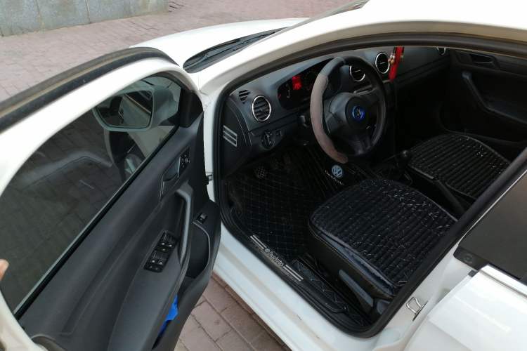 Used Volkswagen Jetta 2015 Zhuihui Edition 1.4L Manual Fashion Model Driver Seat