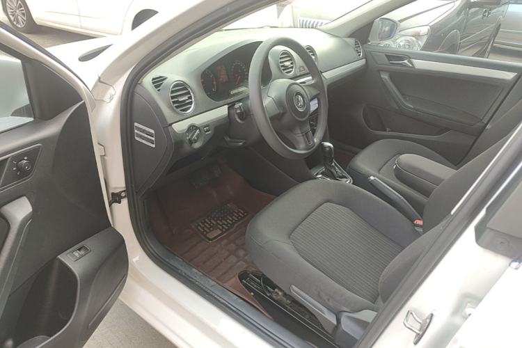 Used Volkswagen Jetta 2015 1.6L Automatic Comfort Model Driver Seat