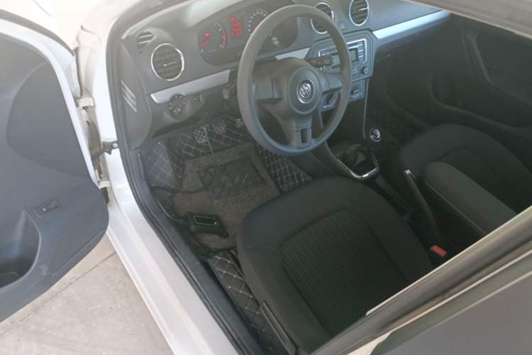 Used Volkswagen Jetta 2015 1.6L Manual Comfort Model Driver Seat