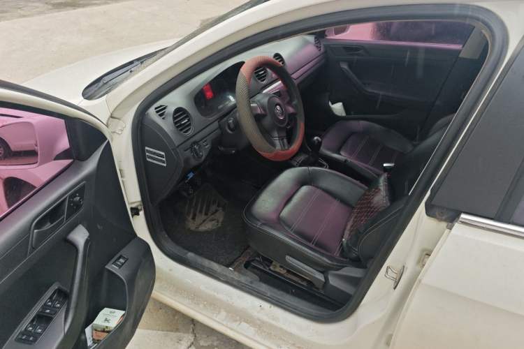 Used Volkswagen Jetta 2015 1.6L Manual Fashion Edition Driver Seat