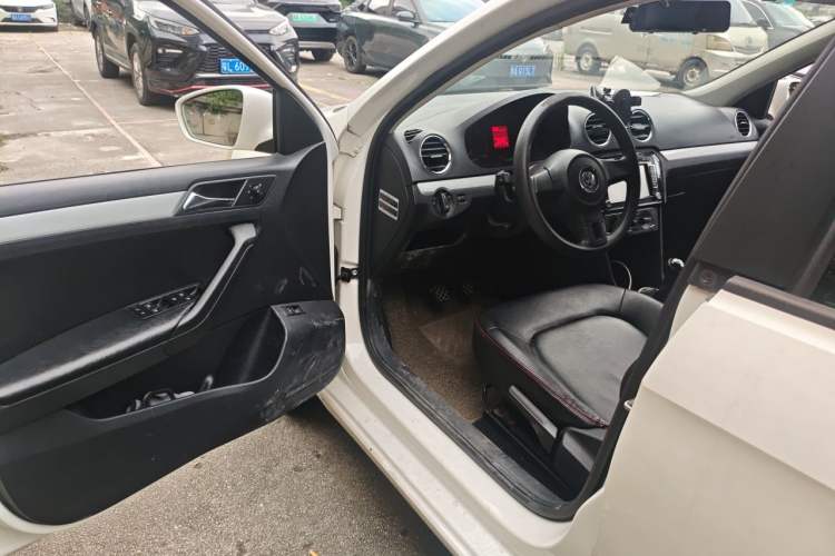 Used Volkswagen Jetta 2015 1.6L Manual Comfort Model Driver Seat