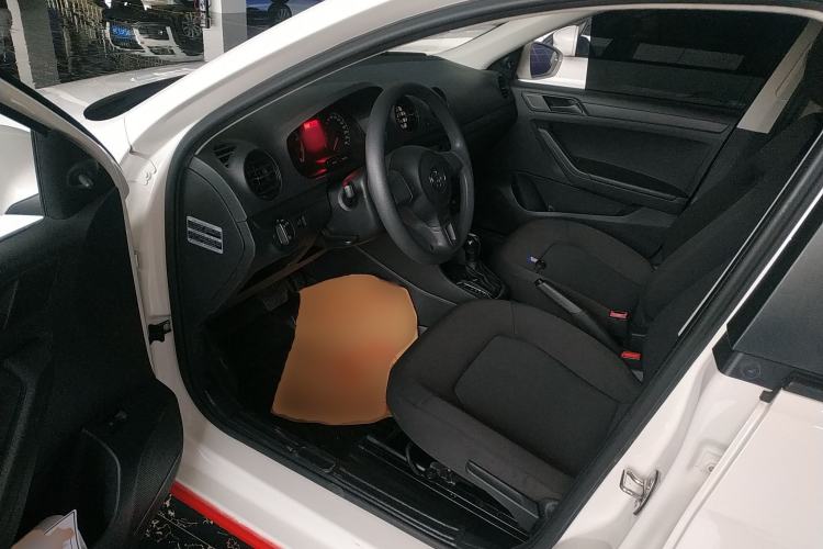 Used Volkswagen Jetta 2015 1.6L Automatic Fashion Model Driver Seat
