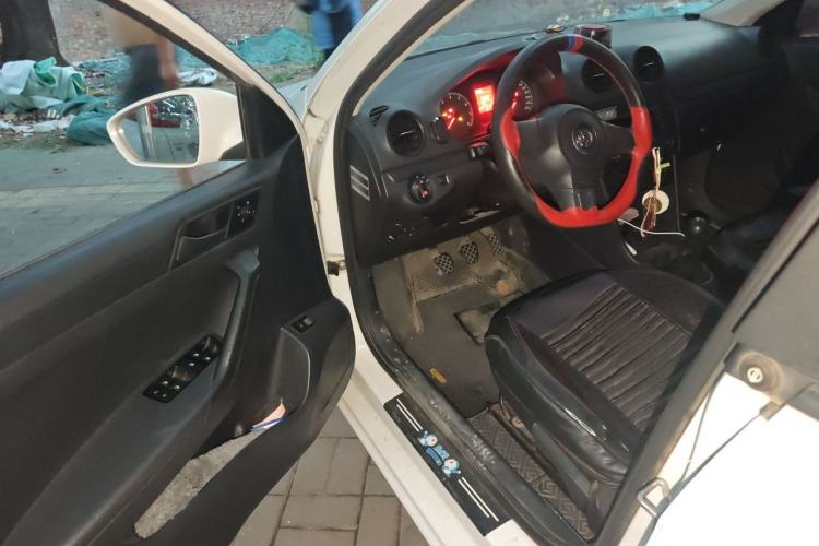 Used Volkswagen Jetta 2015 Zhuihui Edition 1.4L Manual Fashion Model Driver Seat