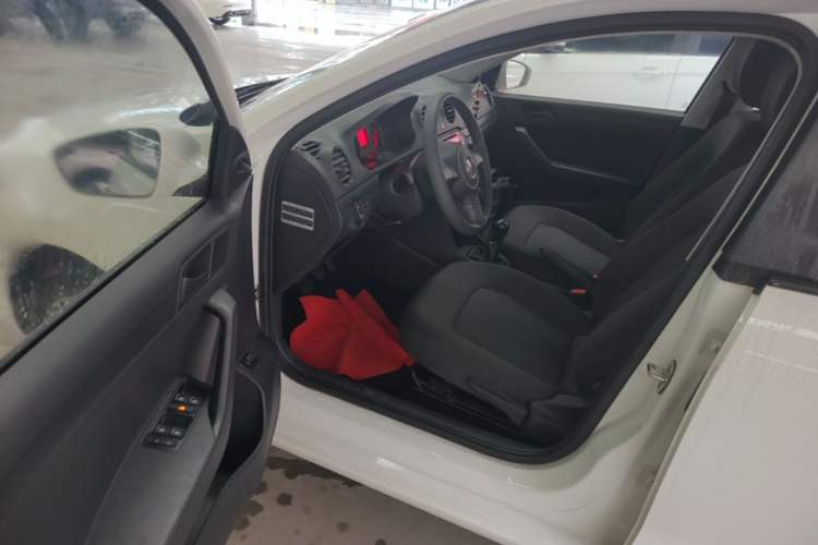 Used Volkswagen Jetta 2015 1.6L Manual Fashion Edition Driver Seat