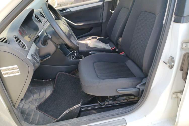 Used Volkswagen Jetta 2015 Zhuihui Edition 1.6L Manual Comfort Model Driver Seat
