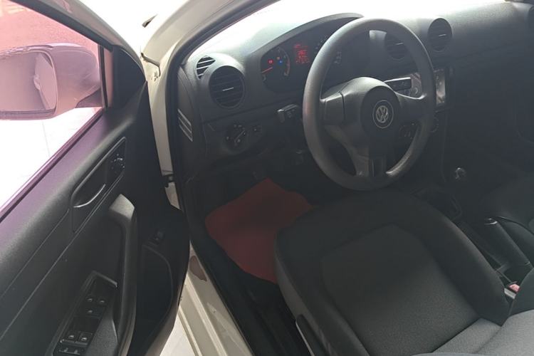 Used Volkswagen Jetta 2015 Value Edition 1.6L Manual Fashionable Style Driver Seat