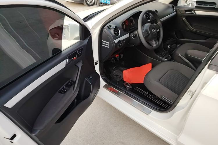 Used Volkswagen Jetta 2015 1.6L Manual Comfort Model Driver Seat