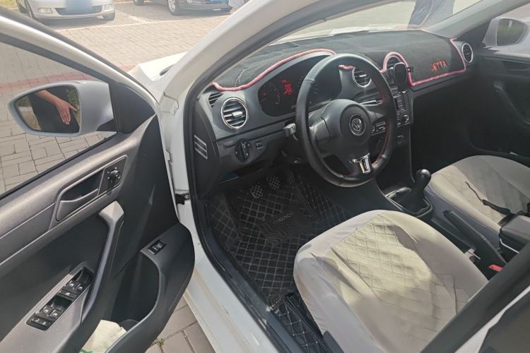 Used Volkswagen Jetta 2015 Value Edition 1.6L Manual Fashionable Style Driver Seat