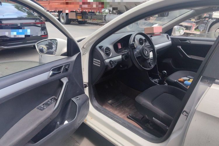 Used Volkswagen Jetta 2015 1.6L Manual Comfort Model Driver Seat