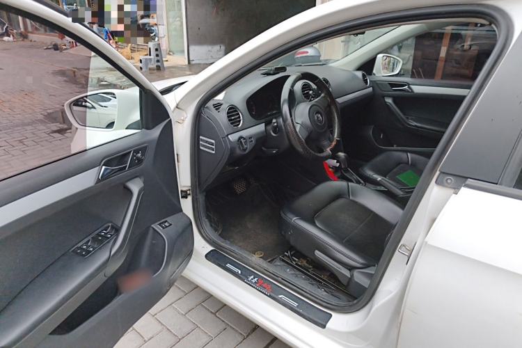 Used Volkswagen Jetta 2015 Value Edition 1.6L Automatic Comfort Version Driver Seat