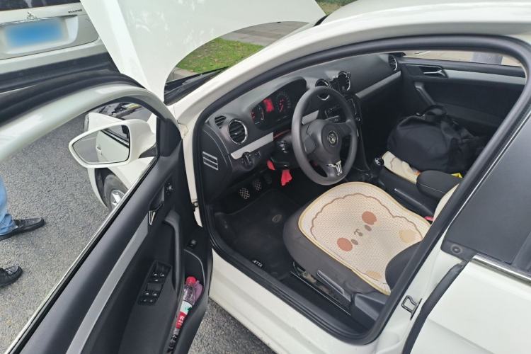 Used Volkswagen Jetta 2015 Zhuihui Edition 1.6L Manual Comfort Model Driver Seat